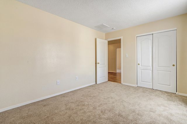 5724 Sandoval Drive NE, Rio Rancho, NM 87144