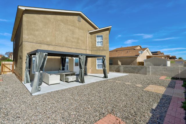 5724 Sandoval Drive NE, Rio Rancho, NM 87144