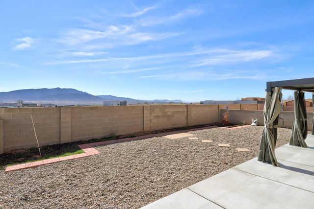 5724 Sandoval Drive NE, Rio Rancho, NM 87144