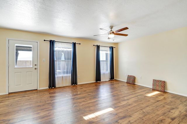 5724 Sandoval Drive NE, Rio Rancho, NM 87144