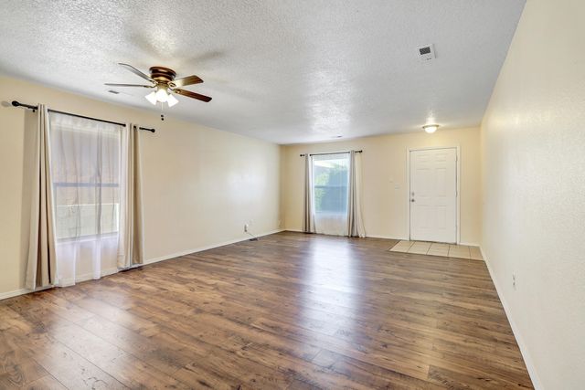 5724 Sandoval Drive NE, Rio Rancho, NM 87144