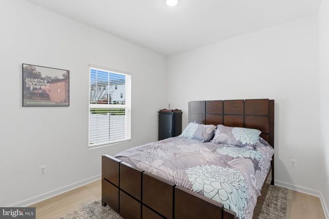 32 SALUTE CIR, Martinsburg, WV 25405