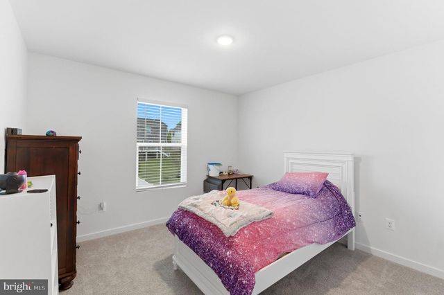 32 SALUTE CIR, Martinsburg, WV 25405