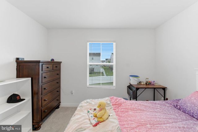 32 SALUTE CIR, Martinsburg, WV 25405