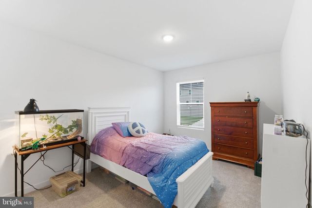 32 SALUTE CIR, Martinsburg, WV 25405
