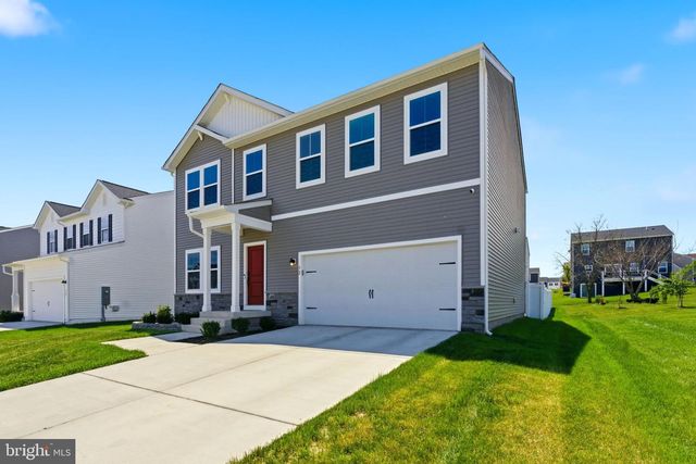 32 SALUTE CIR, Martinsburg, WV 25405