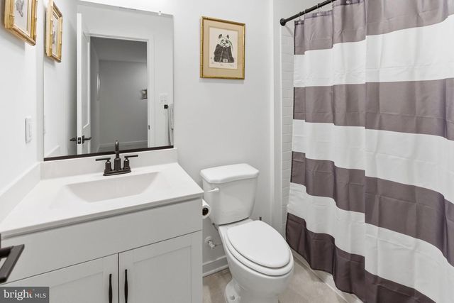 32 SALUTE CIR, Martinsburg, WV 25405