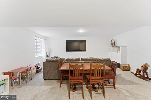 32 SALUTE CIR, Martinsburg, WV 25405