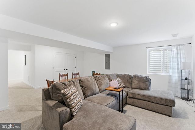 32 SALUTE CIR, Martinsburg, WV 25405