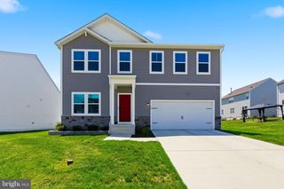 32 SALUTE CIR, Martinsburg, WV 25405
