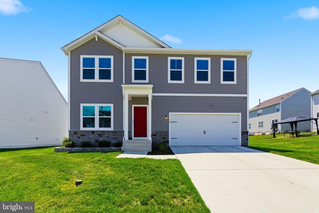 32 SALUTE CIR, Martinsburg, WV 25405