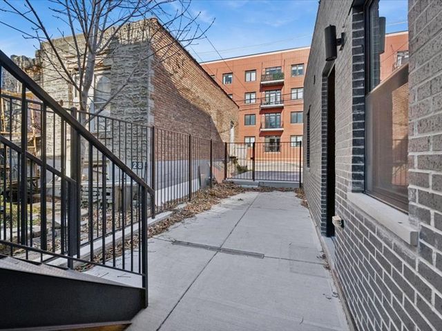 2818 W Fletcher Street CH, Chicago, IL 60618