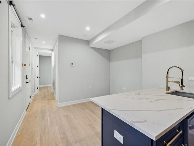 2818 W Fletcher Street CH, Chicago, IL 60618