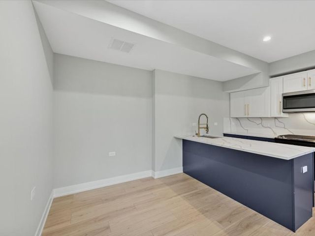 2818 W Fletcher Street CH, Chicago, IL 60618