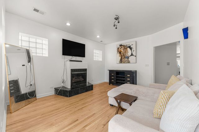 6722 S Ridgeland Avenue 3S, Chicago, IL 60649