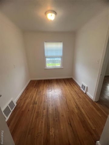 21341 Reimanville Avenue, Ferndale, MI 48220
