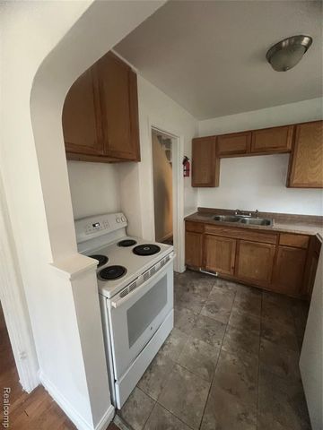 21341 Reimanville Avenue, Ferndale, MI 48220