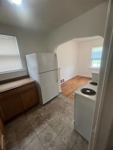 21341 Reimanville Avenue, Ferndale, MI 48220