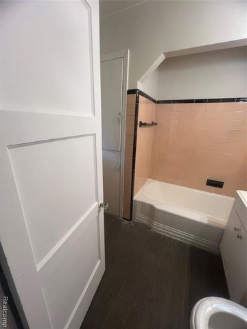 21341 Reimanville Avenue, Ferndale, MI 48220