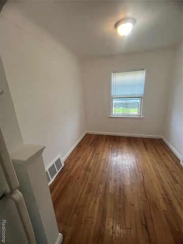 21341 Reimanville Avenue, Ferndale, MI 48220