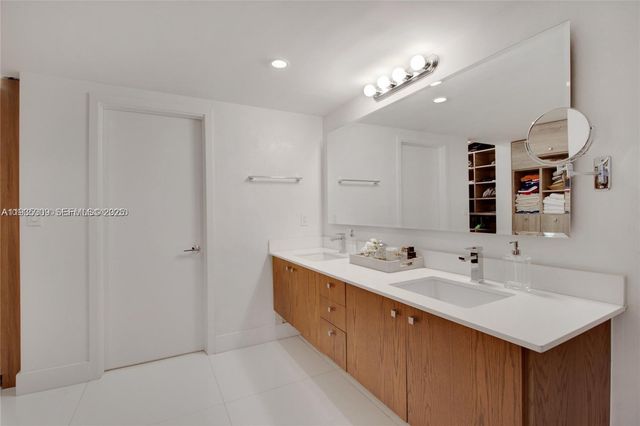 155 Ocean Lane Dr 104, Key Biscayne, FL 33149