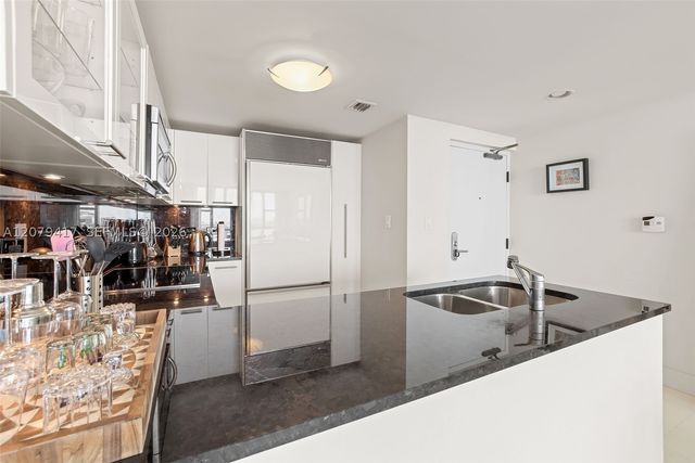 6801 Collins Ave 1401, Miami Beach, FL 33141