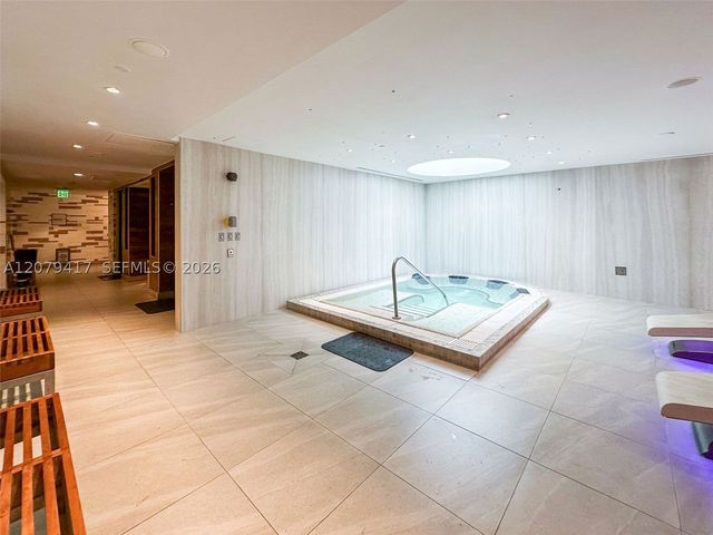 6801 Collins Ave 1401, Miami Beach, FL 33141