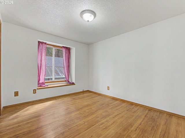 35129 SYKES Rd, St Helens, OR 97051