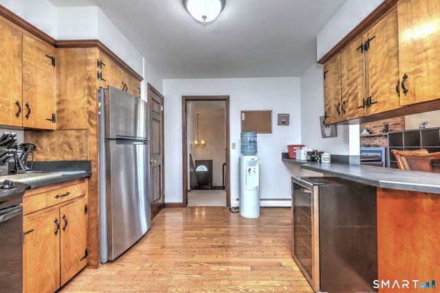 40 Church Street, Woodbury, CT 06798