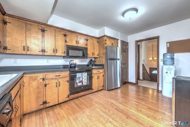 40 Church Street, Woodbury, CT 06798