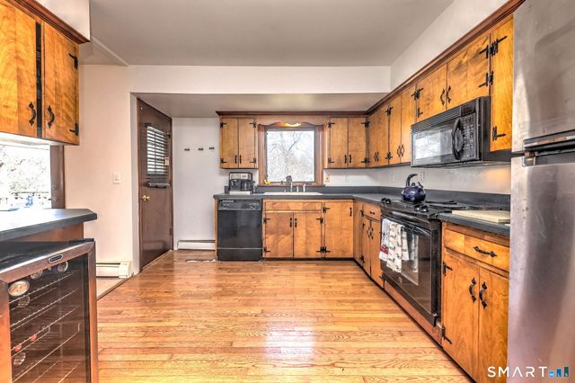 40 Church Street, Woodbury, CT 06798