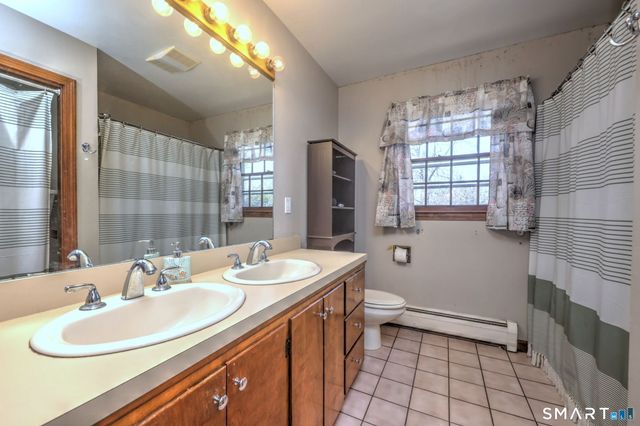 40 Church Street, Woodbury, CT 06798