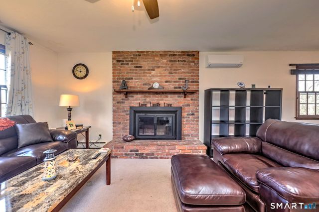 40 Church Street, Woodbury, CT 06798