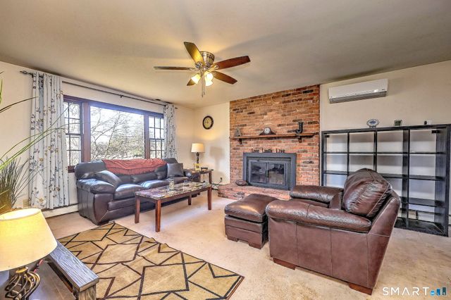 40 Church Street, Woodbury, CT 06798