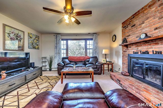 40 Church Street, Woodbury, CT 06798