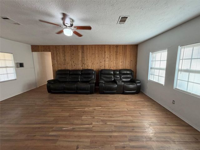 397 County Road 2117, Cleveland, TX 77327