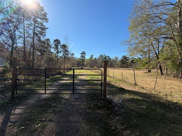 397 County Road 2117, Cleveland, TX 77327