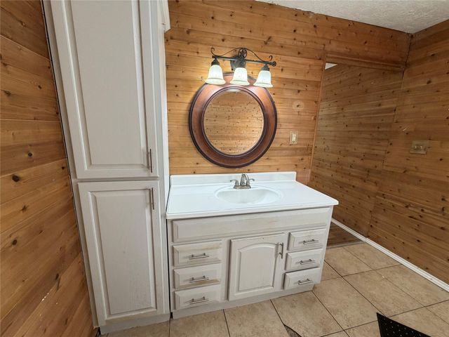 397 County Road 2117, Cleveland, TX 77327