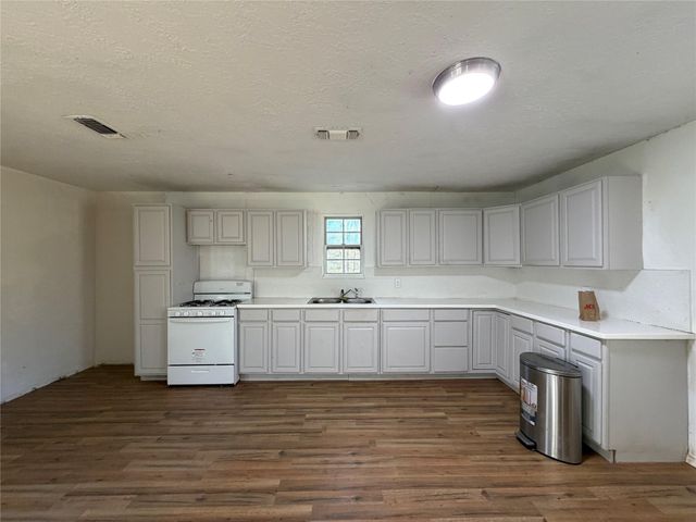 397 County Road 2117, Cleveland, TX 77327
