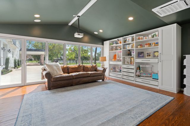 307 Huffhines Street, Richardson, TX 75081