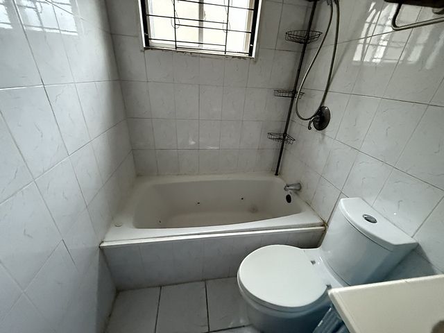 1636 W Estes Avenue 108, Chicago, IL 60626