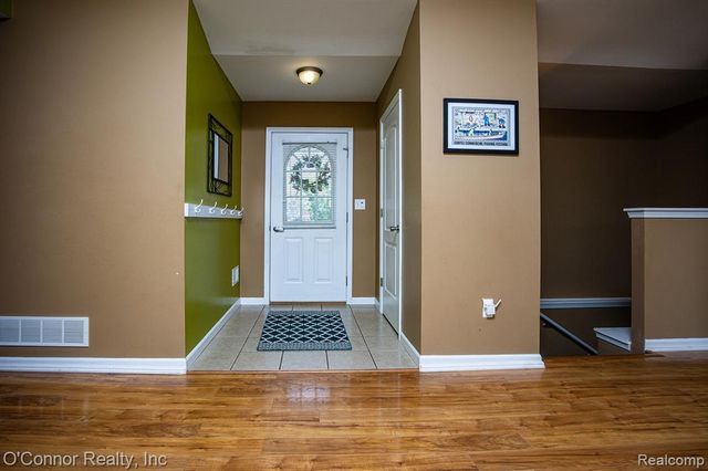 1327 Maddison Avenue, Marysville, MI 48040