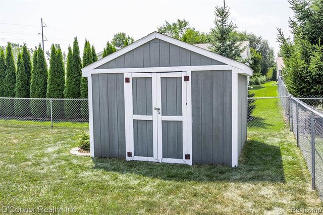 1327 Maddison Avenue, Marysville, MI 48040
