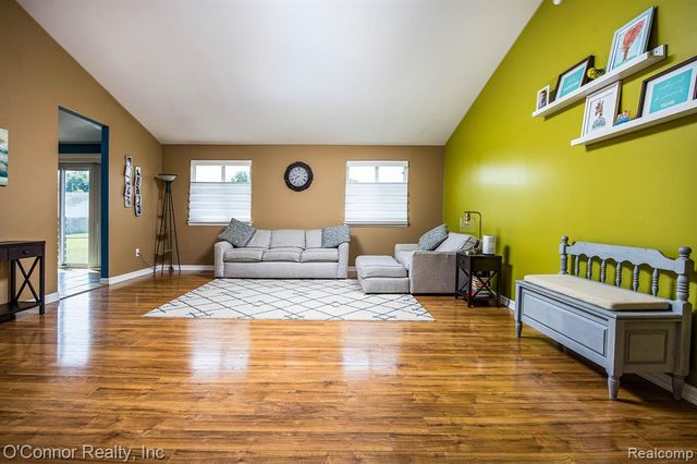 1327 Maddison Avenue, Marysville, MI 48040