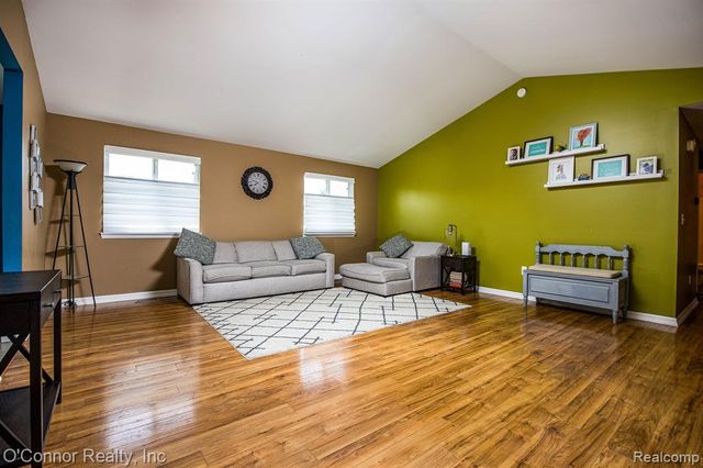 1327 Maddison Avenue, Marysville, MI 48040