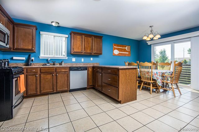 1327 Maddison Avenue, Marysville, MI 48040
