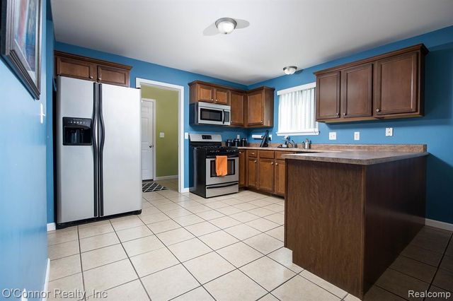 1327 Maddison Avenue, Marysville, MI 48040