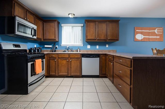 1327 Maddison Avenue, Marysville, MI 48040