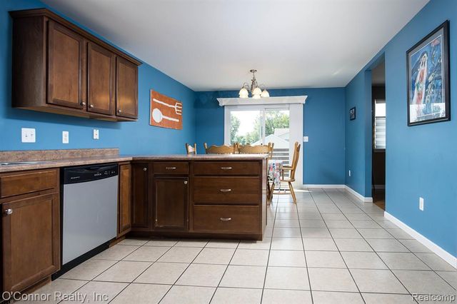1327 Maddison Avenue, Marysville, MI 48040