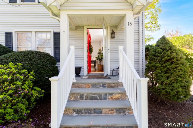 13 Ledge Lane, Stamford, CT 06905